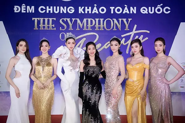 Dàn hoa hậu, á hậu gợi cảm thảm đỏ Miss World Vietnam